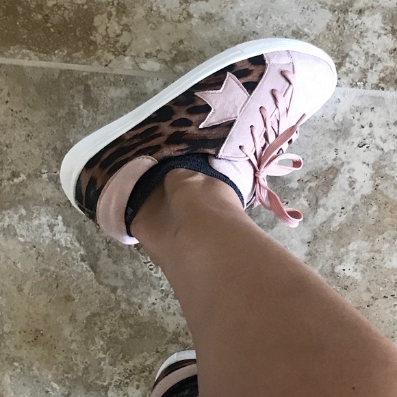 1 left💕 Pink Leopard and Star Fashion Sneakers - Picture 10 of 10